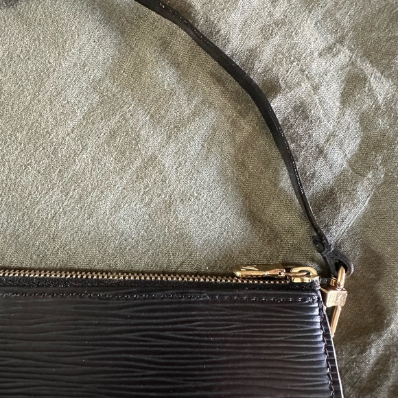 VINTAGE Louis Vuitton Pochette Accessoire in black Epi Leather - Picture 3 of 14